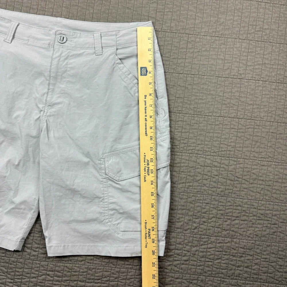 Under Armour HeatGear Mens 34 Cargo Shorts Gray Loose Fit Performance Minimalist